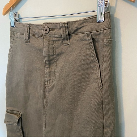 BCBGeneration Green A-Line cargo skirt with slit in the front. - Picture 2 of 7